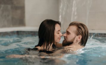 Zkusili jsme, jaké je to utlumit všechny smysly. Nechali jsme se zavřít do nádoby s vodou