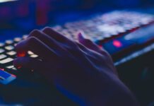 Stále více lidí chce zdravější vztah k technologiím. Co radí světový bestseller?